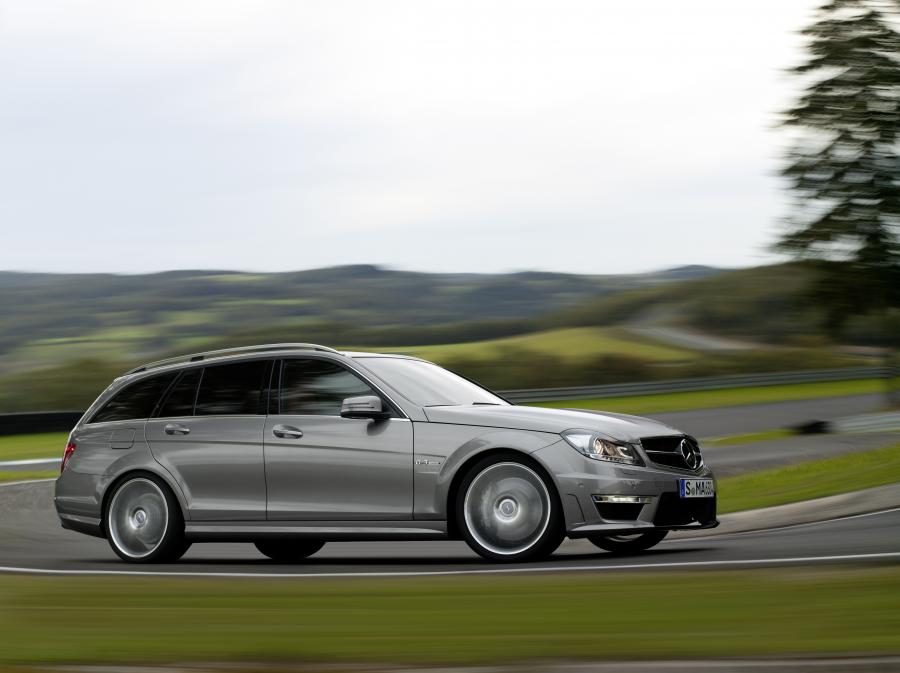  Mercedes-Benz C63 AMG Station Wagon 2011 года  (фото 12 из 19)